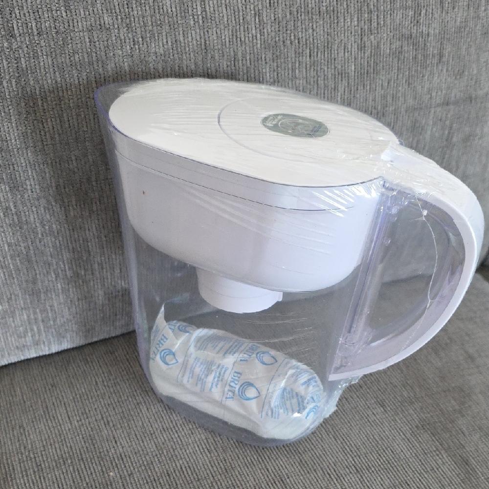 Brita Clear and White Water Filter Pitcher, New In Box - Picture 9 of 10